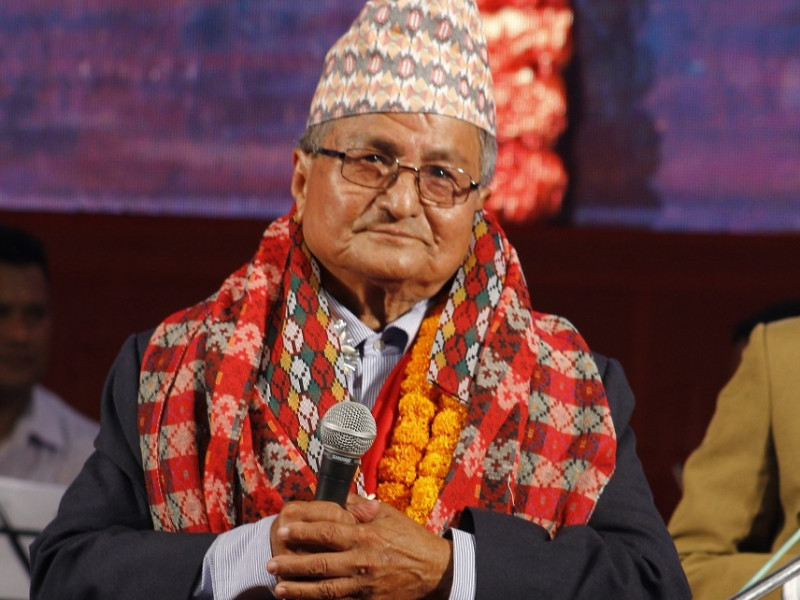प्रगतिशील गायक जेबी टुहुरे जब भान्सामा फलफूल खाँदाखाँदै ढले